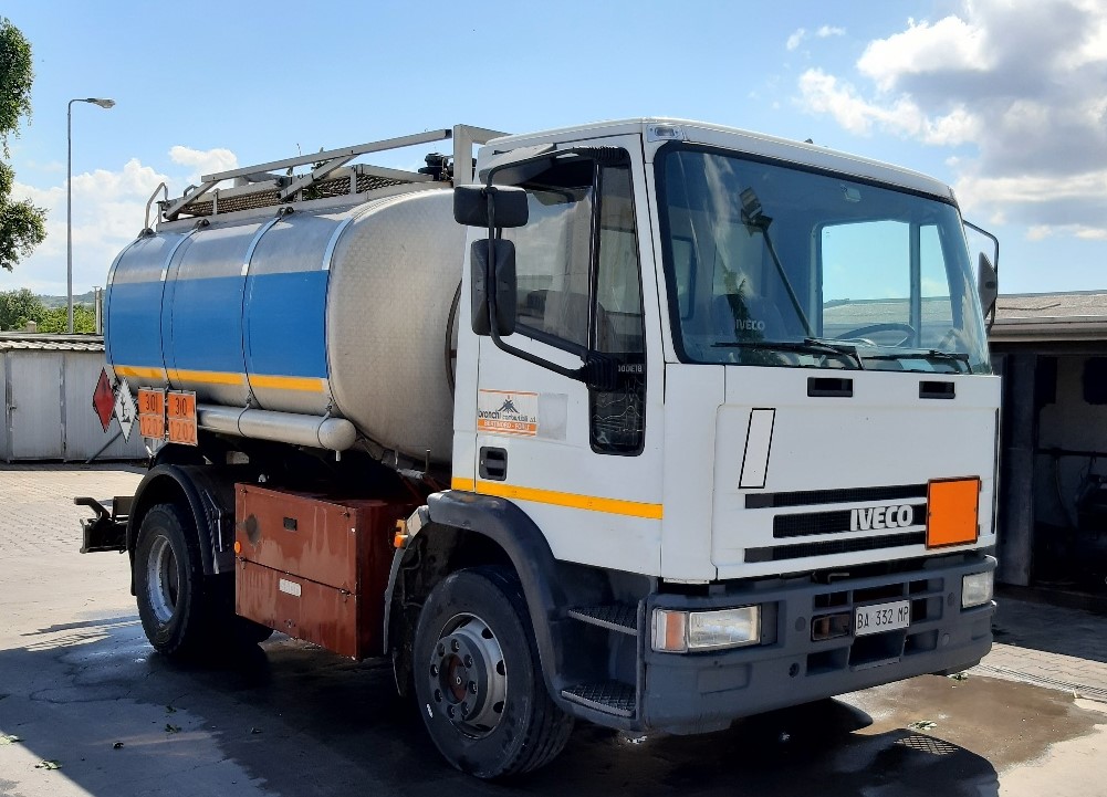 camion cisterna ( 5.000+4.000) IVECO 130E18 vendesi